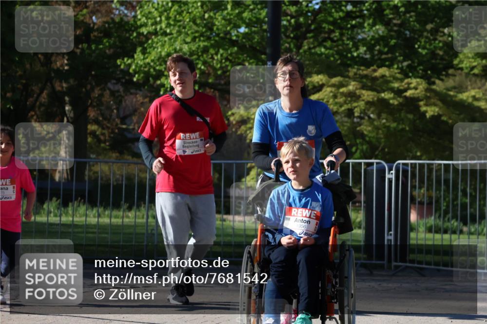 25.04.2025 - Das Zehntel Zöllner http://msf.ph/oto/7681542 26.04.2025 07:52:50 Laufen 75, 1956 meine-sportfotos.de