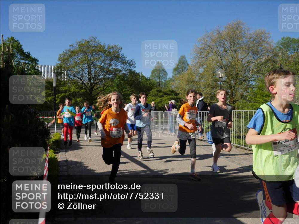 25.04.2025 - Das Zehntel Zöllner http://msf.ph/oto/7752331 26.04.2025 08:42:33 Laufen 2516 meine-sportfotos.de