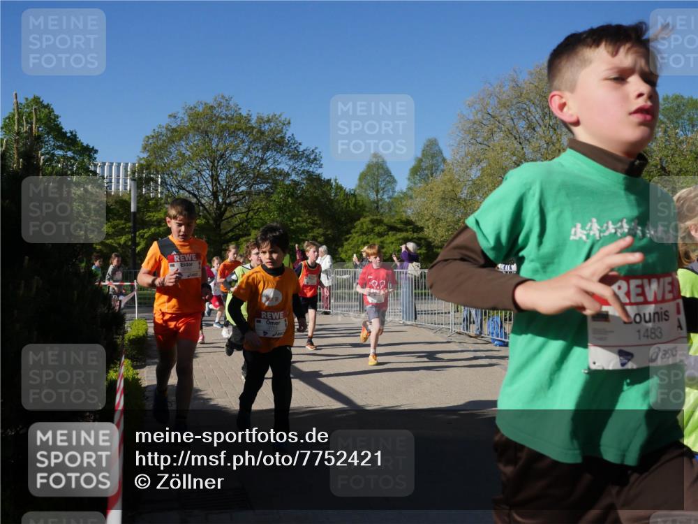 25.04.2025 - Das Zehntel Zöllner http://msf.ph/oto/7752421 26.04.2025 08:42:41 Laufen 3783, 3751, 1483 meine-sportfotos.de