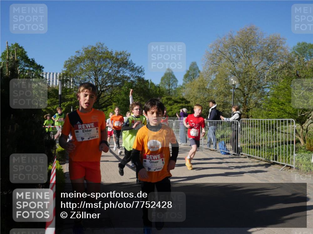 25.04.2025 - Das Zehntel Zöllner http://msf.ph/oto/7752428 26.04.2025 08:42:42 Laufen 3783, 3751 meine-sportfotos.de