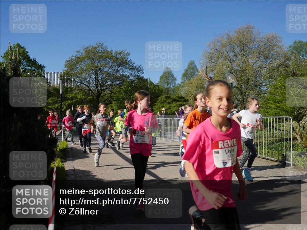25.04.2025 - Das Zehntel Zöllner http://msf.ph/oto/7752450 26.04.2025 08:42:44 Laufen 3449, 3409 meine-sportfotos.de