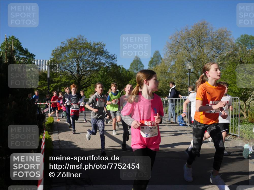 25.04.2025 - Das Zehntel Zöllner http://msf.ph/oto/7752454 26.04.2025 08:42:44 Laufen 3449 meine-sportfotos.de