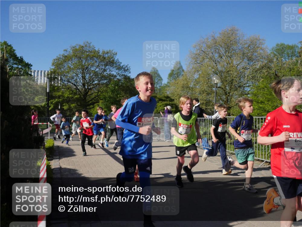 25.04.2025 - Das Zehntel Zöllner http://msf.ph/oto/7752489 26.04.2025 08:42:48 Laufen 19, 1937 meine-sportfotos.de