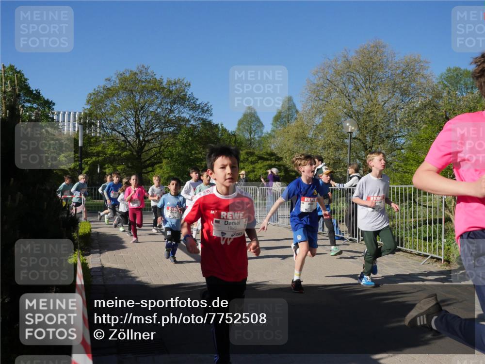 25.04.2025 - Das Zehntel Zöllner http://msf.ph/oto/7752508 26.04.2025 08:42:50 Laufen 1925 meine-sportfotos.de