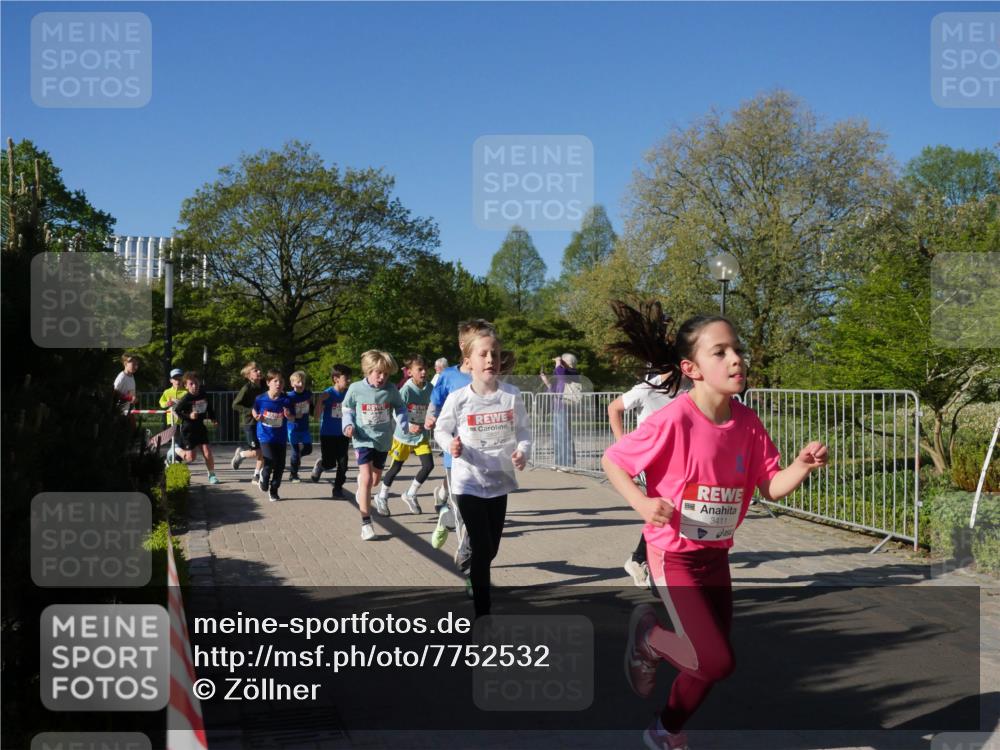 25.04.2025 - Das Zehntel Zöllner http://msf.ph/oto/7752532 26.04.2025 08:42:52 Laufen 3411 meine-sportfotos.de