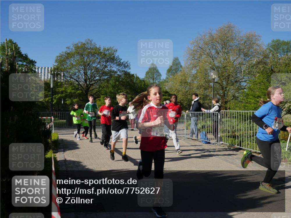 25.04.2025 - Das Zehntel Zöllner http://msf.ph/oto/7752627 26.04.2025 08:43:00 Laufen 1941 meine-sportfotos.de