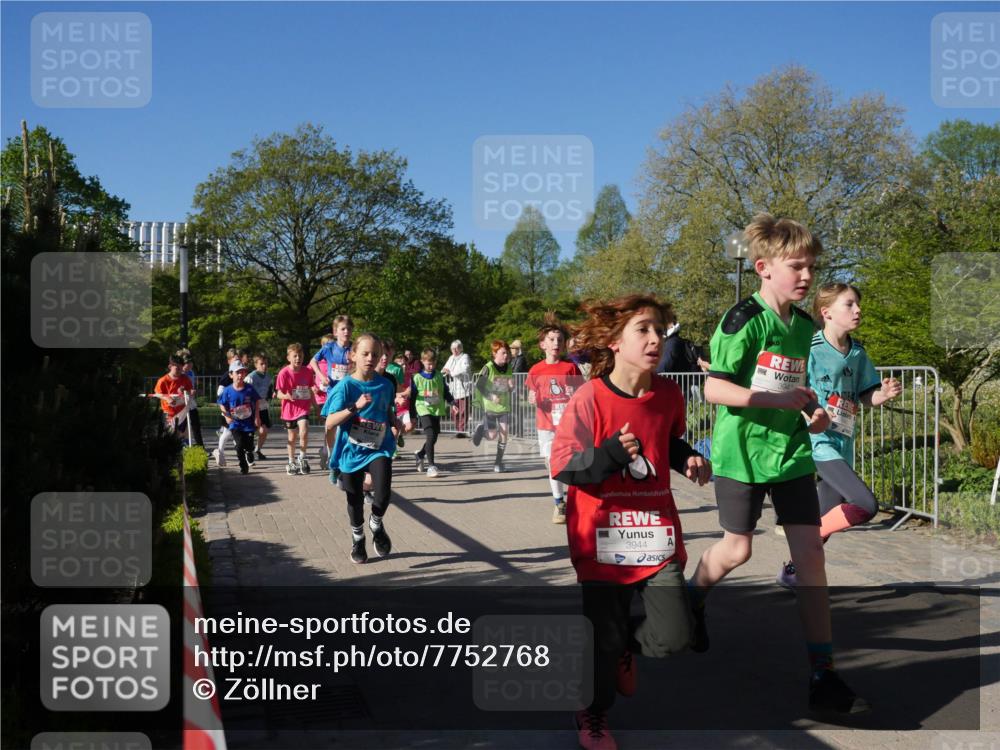 25.04.2025 - Das Zehntel Zöllner http://msf.ph/oto/7752768 26.04.2025 08:43:12 Laufen 3944, 3943 meine-sportfotos.de