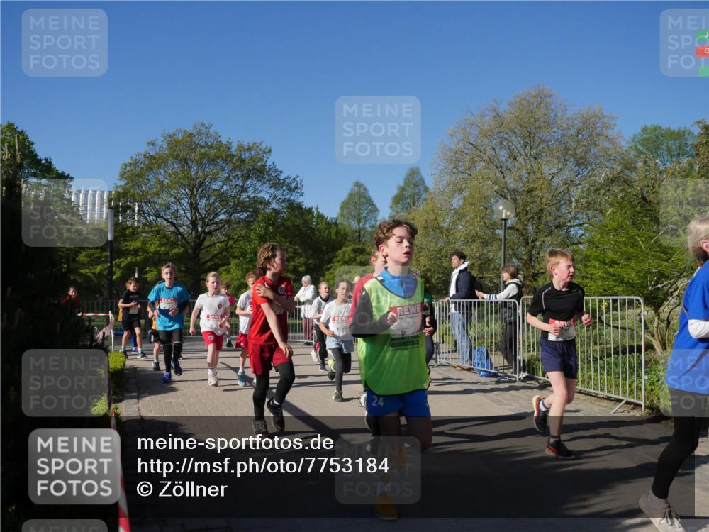 25.04.2025 - Das Zehntel Zöllner http://msf.ph/oto/7753184 26.04.2025 08:43:51 Laufen 3625, 24 meine-sportfotos.de