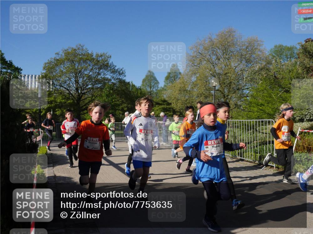 25.04.2025 - Das Zehntel Zöllner http://msf.ph/oto/7753635 26.04.2025 08:44:34 Laufen 1983 meine-sportfotos.de