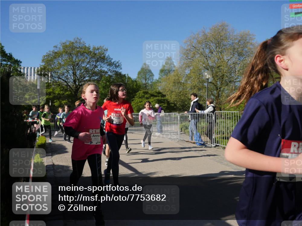 25.04.2025 - Das Zehntel Zöllner http://msf.ph/oto/7753682 26.04.2025 08:44:38 Laufen 3422 meine-sportfotos.de
