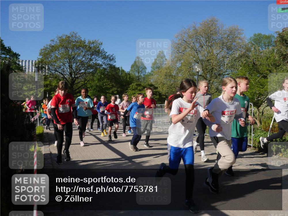 25.04.2025 - Das Zehntel Zöllner http://msf.ph/oto/7753781 26.04.2025 08:44:47 Laufen 2864 meine-sportfotos.de