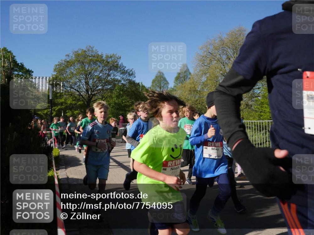 25.04.2025 - Das Zehntel Zöllner http://msf.ph/oto/7754095 26.04.2025 08:45:17 Laufen 3028, 1992 meine-sportfotos.de