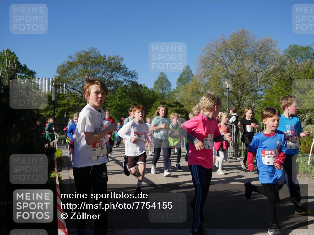 25.04.2025 - Das Zehntel Zöllner http://msf.ph/oto/7754155 26.04.2025 08:45:23 Laufen 2215, 4, 1951 meine-sportfotos.de