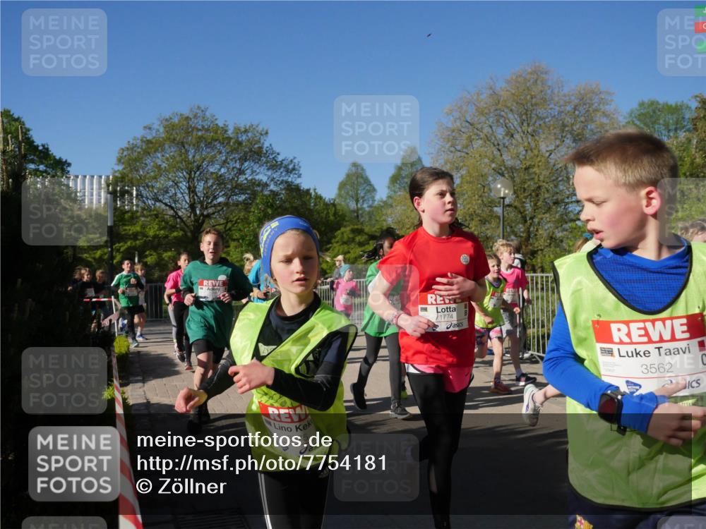 25.04.2025 - Das Zehntel Zöllner http://msf.ph/oto/7754181 26.04.2025 08:45:25 Laufen 3575, 1774, 3562 meine-sportfotos.de