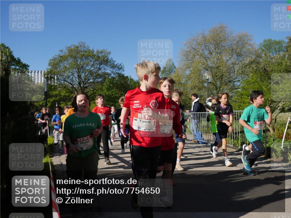 25.04.2025 - Das Zehntel Zöllner http://msf.ph/oto/7754650 26.04.2025 08:46:10 Laufen 44444444, 1460, 1199, 1200 meine-sportfotos.de