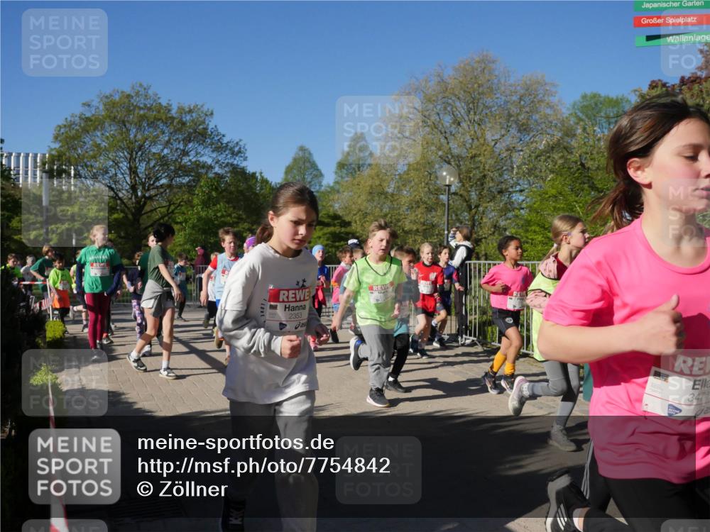 25.04.2025 - Das Zehntel Zöllner http://msf.ph/oto/7754842 26.04.2025 08:46:30 Laufen 2353, 3474, 3474 meine-sportfotos.de