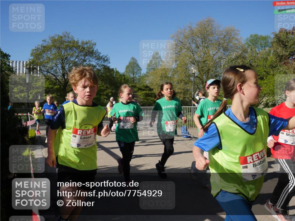 25.04.2025 - Das Zehntel Zöllner http://msf.ph/oto/7754929 26.04.2025 08:46:40 Laufen 3566, 1434, 3185, 1767 meine-sportfotos.de