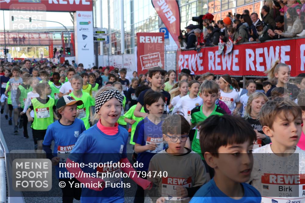 25.04.2025 - Das Zehntel Yannick Fuchs http://msf.ph/oto/7794740 26.04.2025 08:32:14 Allgemein zum Event 20, 3203, 2026, 929, 22, 2194 meine-sportfotos.de