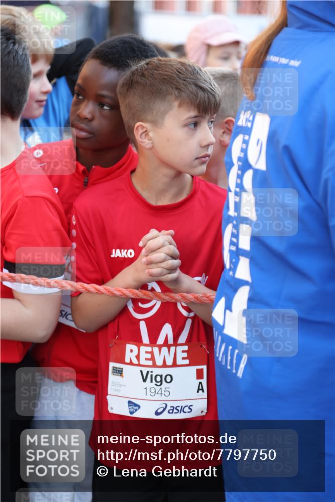 25.04.2025 - Das Zehntel Lena Gebhardt http://msf.ph/oto/7797750 26.04.2025 07:24:29 Allgemein zum Event 1945, 1945 meine-sportfotos.de