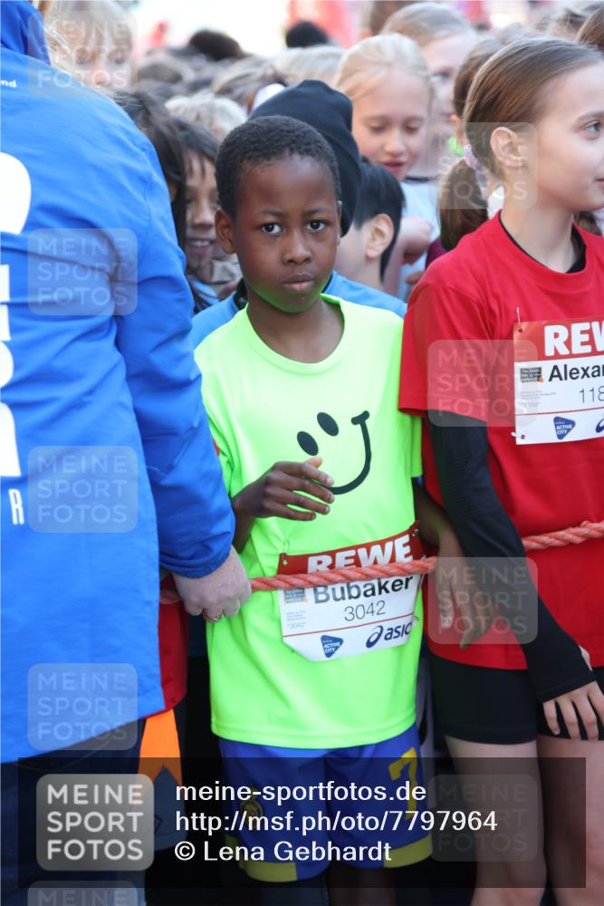 25.04.2025 - Das Zehntel Lena Gebhardt http://msf.ph/oto/7797964 26.04.2025 07:26:56 Allgemein zum Event 118, 3042, 3042, 1188 meine-sportfotos.de