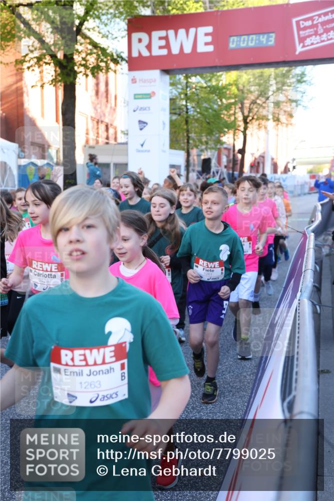 25.04.2025 - Das Zehntel Lena Gebhardt http://msf.ph/oto/7799025 26.04.2025 07:32:37 Allgemein zum Event 3428, 1261, 1263, 0, 00, 43, 800 meine-sportfotos.de