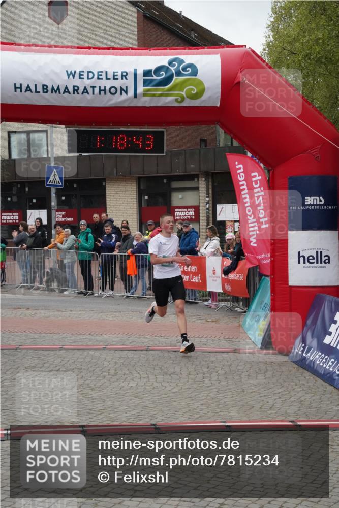 04.05.2025 - 8. Wedeler Halbmarathon Felixshl http://msf.ph/oto/7815234 04.05.2025 11:18:41 Ziel 826, 1095 meine-sportfotos.de