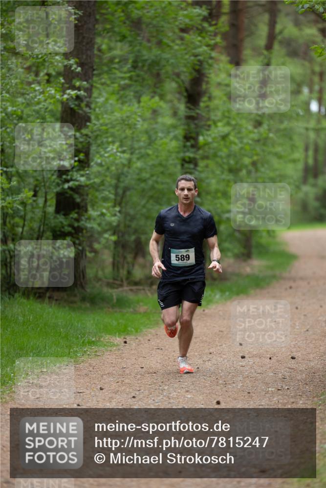 04.05.2025 - 8. Wedeler Halbmarathon Michael Strokosch http://msf.ph/oto/7815247 04.05.2025 10:26:57 Laufen 589 meine-sportfotos.de