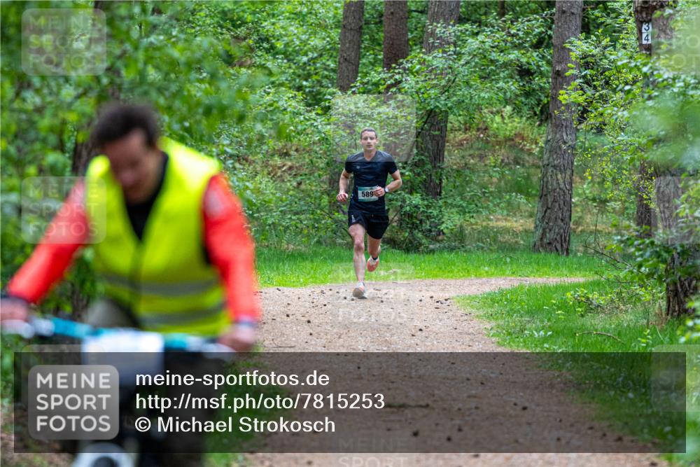 04.05.2025 - 8. Wedeler Halbmarathon Michael Strokosch http://msf.ph/oto/7815253 04.05.2025 10:26:59 Laufen 34 meine-sportfotos.de