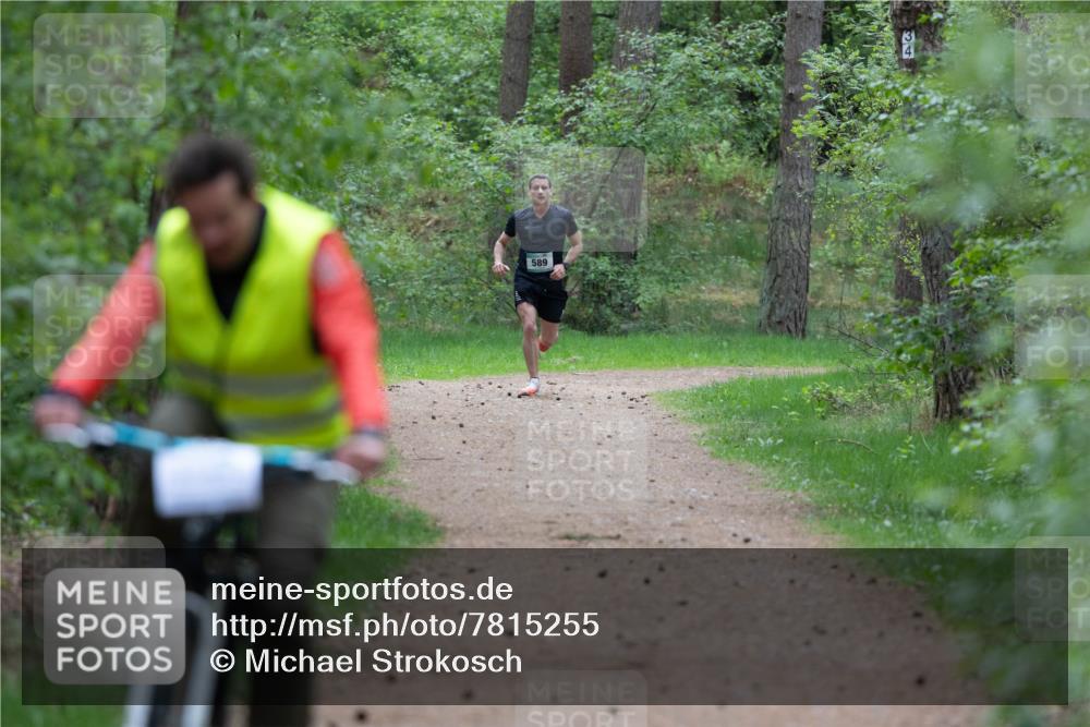 04.05.2025 - 8. Wedeler Halbmarathon Michael Strokosch http://msf.ph/oto/7815255 04.05.2025 10:26:59 Laufen 589 meine-sportfotos.de