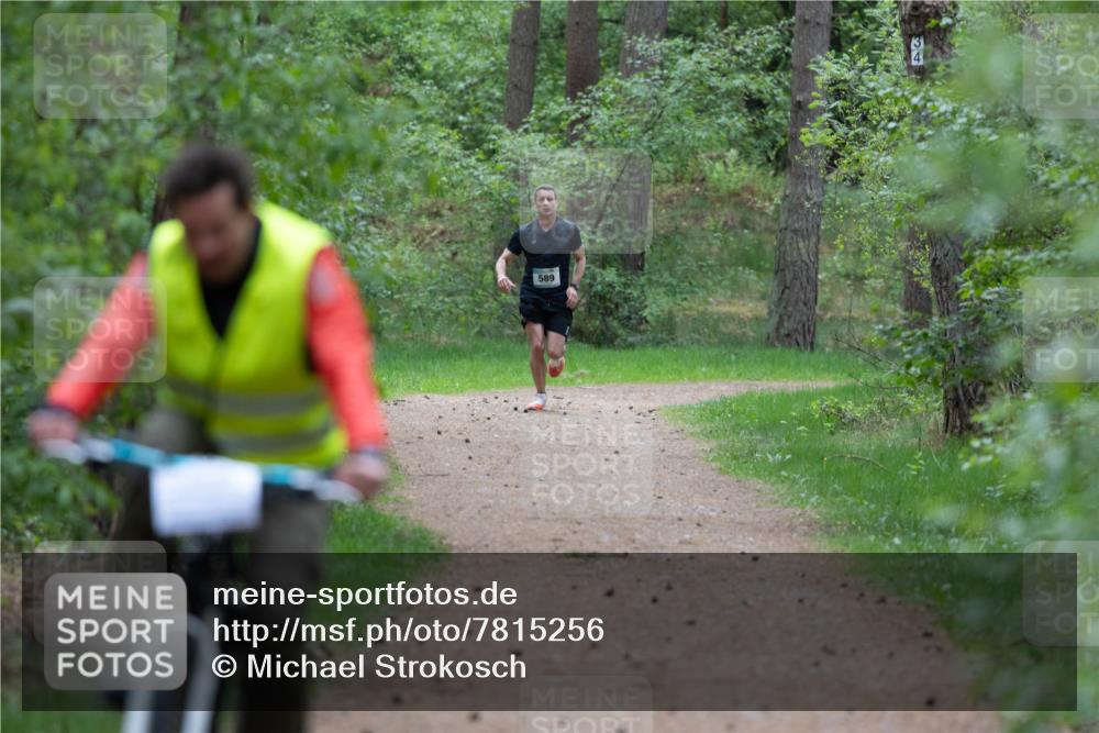 04.05.2025 - 8. Wedeler Halbmarathon Michael Strokosch http://msf.ph/oto/7815256 04.05.2025 10:26:59 Laufen 589 meine-sportfotos.de