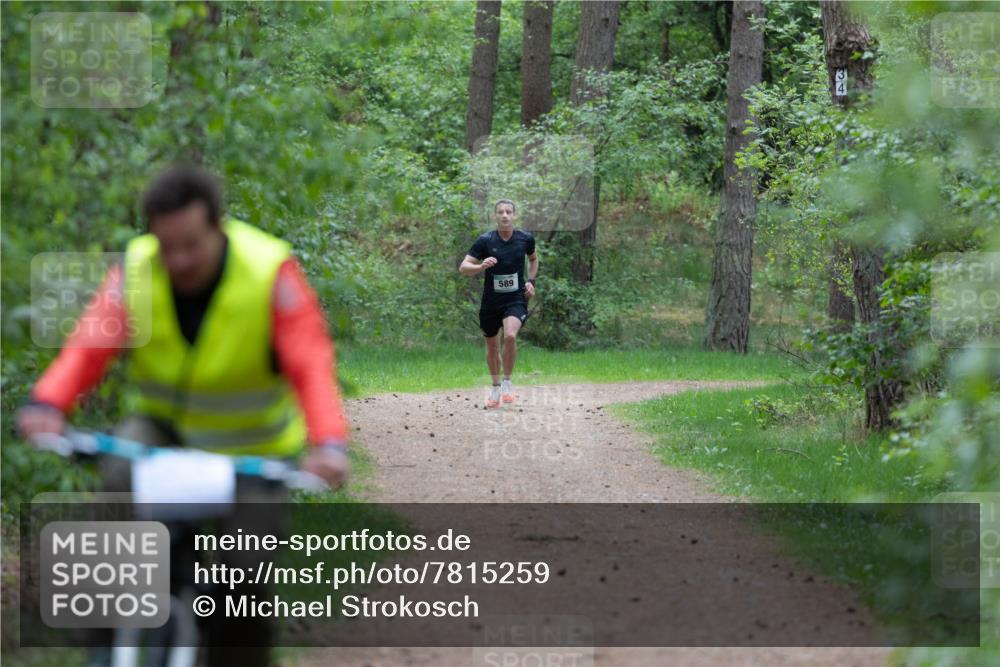 04.05.2025 - 8. Wedeler Halbmarathon Michael Strokosch http://msf.ph/oto/7815259 04.05.2025 10:26:59 Laufen 589 meine-sportfotos.de