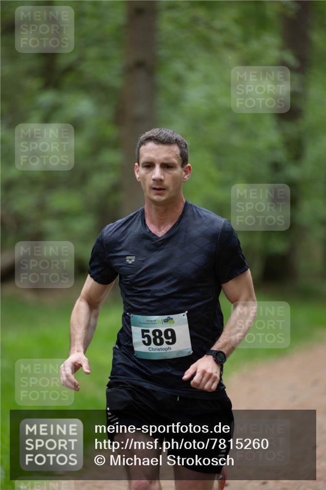 04.05.2025 - 8. Wedeler Halbmarathon Michael Strokosch http://msf.ph/oto/7815260 04.05.2025 10:27:00 Laufen 589 meine-sportfotos.de