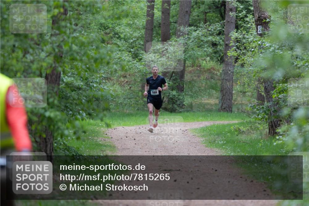 04.05.2025 - 8. Wedeler Halbmarathon Michael Strokosch http://msf.ph/oto/7815265 04.05.2025 10:27:00 Laufen 589 meine-sportfotos.de