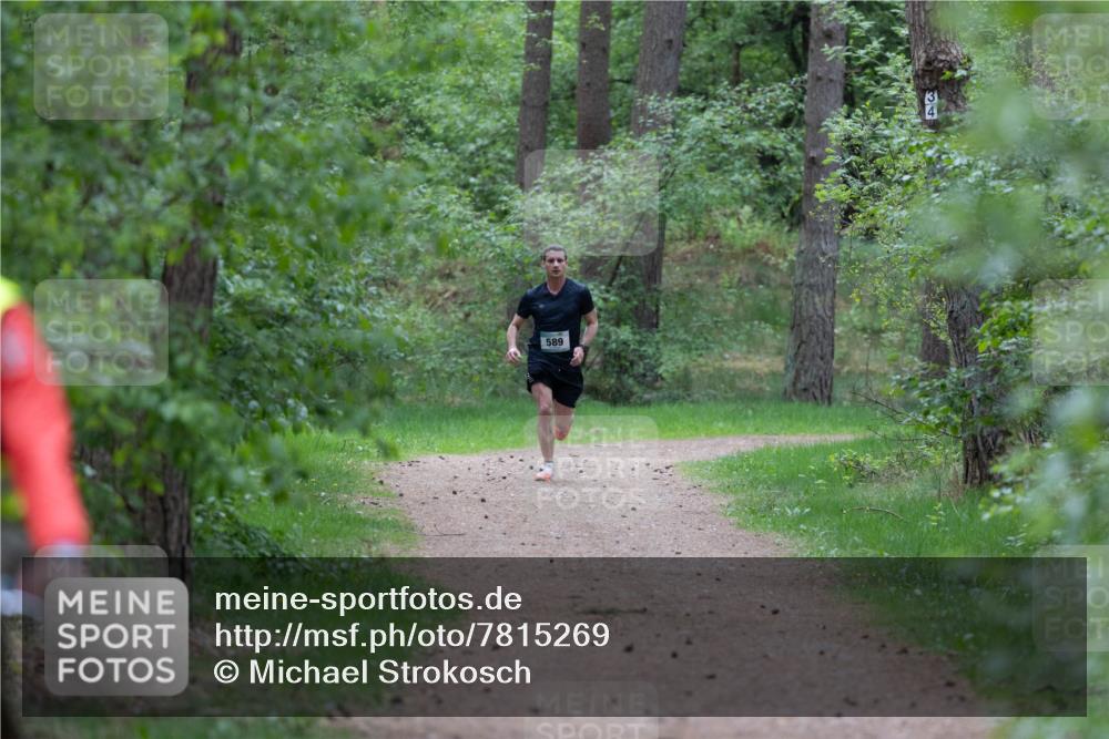 04.05.2025 - 8. Wedeler Halbmarathon Michael Strokosch http://msf.ph/oto/7815269 04.05.2025 10:27:01 Laufen 589 meine-sportfotos.de