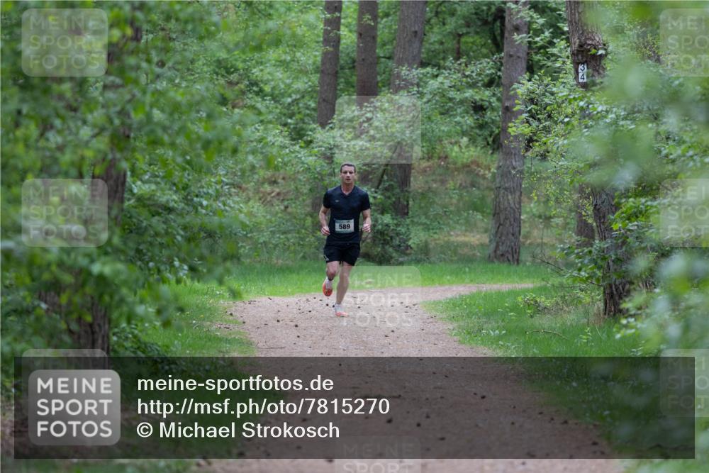 04.05.2025 - 8. Wedeler Halbmarathon Michael Strokosch http://msf.ph/oto/7815270 04.05.2025 10:27:01 Laufen 589 meine-sportfotos.de