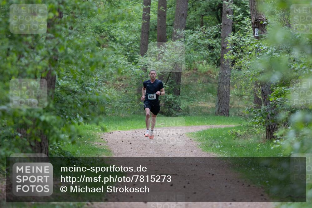 04.05.2025 - 8. Wedeler Halbmarathon Michael Strokosch http://msf.ph/oto/7815273 04.05.2025 10:27:01 Laufen 589 meine-sportfotos.de