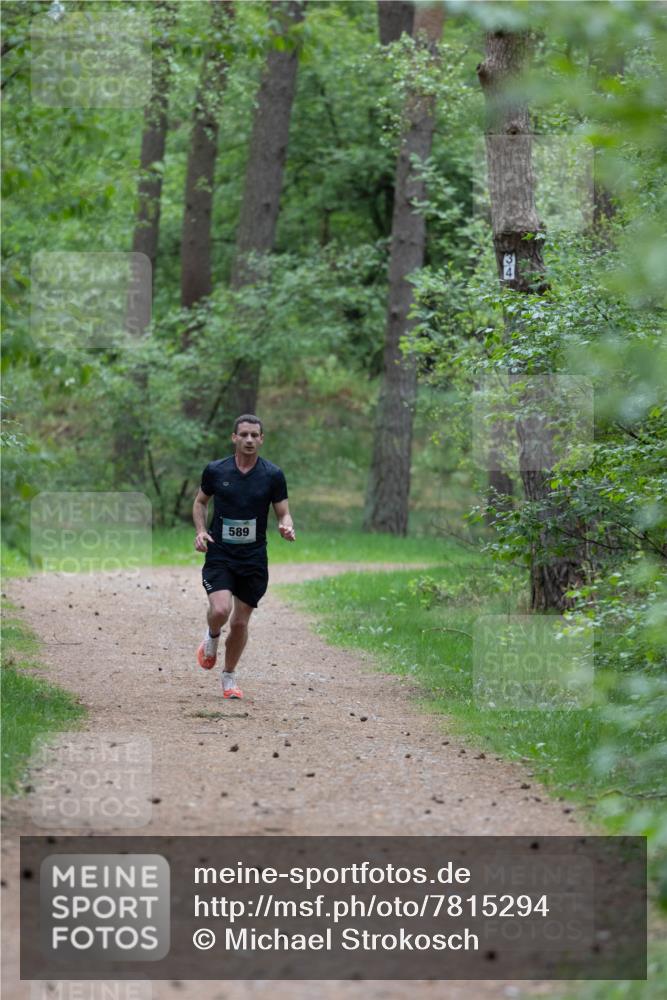 04.05.2025 - 8. Wedeler Halbmarathon Michael Strokosch http://msf.ph/oto/7815294 04.05.2025 10:27:06 Laufen 589 meine-sportfotos.de