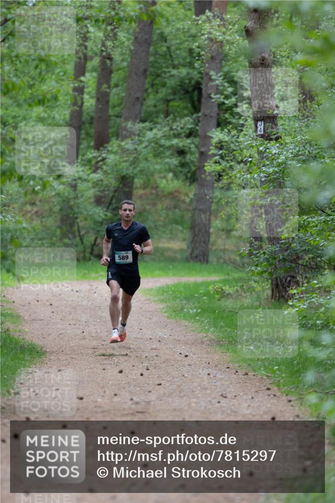 04.05.2025 - 8. Wedeler Halbmarathon Michael Strokosch http://msf.ph/oto/7815297 04.05.2025 10:27:06 Laufen 589 meine-sportfotos.de