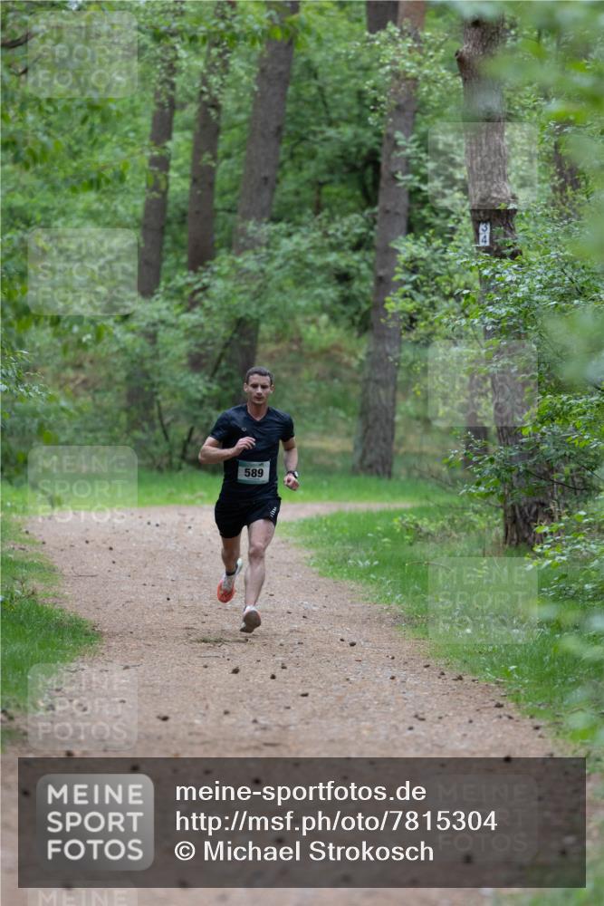 04.05.2025 - 8. Wedeler Halbmarathon Michael Strokosch http://msf.ph/oto/7815304 04.05.2025 10:27:07 Laufen 589 meine-sportfotos.de