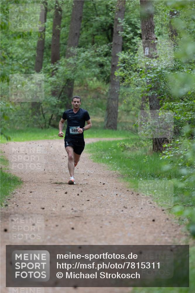 04.05.2025 - 8. Wedeler Halbmarathon Michael Strokosch http://msf.ph/oto/7815311 04.05.2025 10:27:07 Laufen 589 meine-sportfotos.de