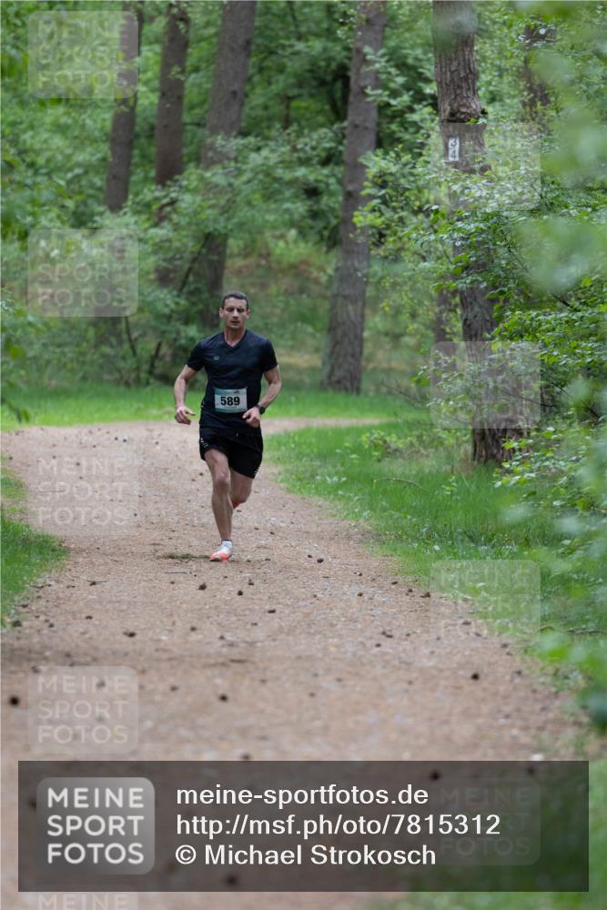 04.05.2025 - 8. Wedeler Halbmarathon Michael Strokosch http://msf.ph/oto/7815312 04.05.2025 10:27:07 Laufen 589 meine-sportfotos.de