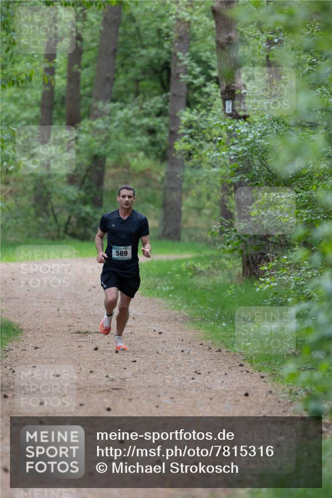 04.05.2025 - 8. Wedeler Halbmarathon Michael Strokosch http://msf.ph/oto/7815316 04.05.2025 10:27:09 Laufen 589 meine-sportfotos.de