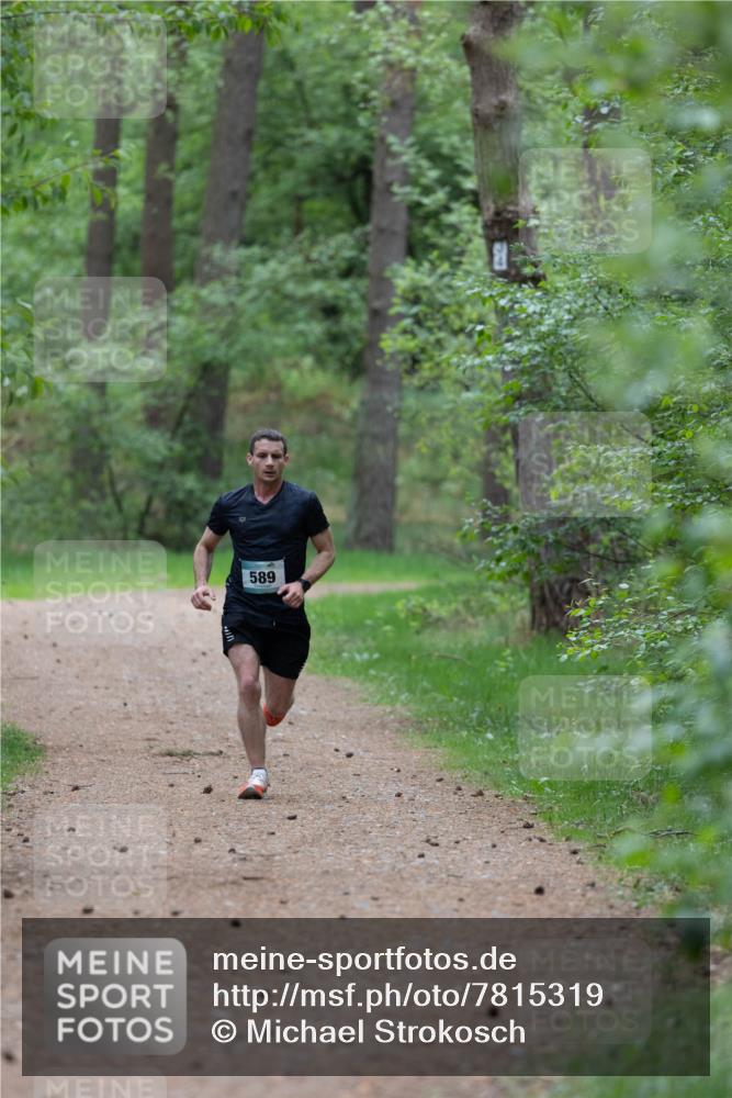 04.05.2025 - 8. Wedeler Halbmarathon Michael Strokosch http://msf.ph/oto/7815319 04.05.2025 10:27:09 Laufen 589 meine-sportfotos.de