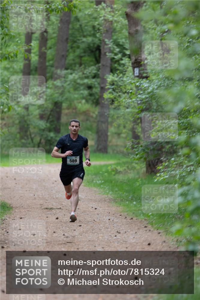04.05.2025 - 8. Wedeler Halbmarathon Michael Strokosch http://msf.ph/oto/7815324 04.05.2025 10:27:09 Laufen 589 meine-sportfotos.de