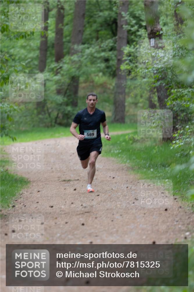 04.05.2025 - 8. Wedeler Halbmarathon Michael Strokosch http://msf.ph/oto/7815325 04.05.2025 10:27:09 Laufen 589 meine-sportfotos.de