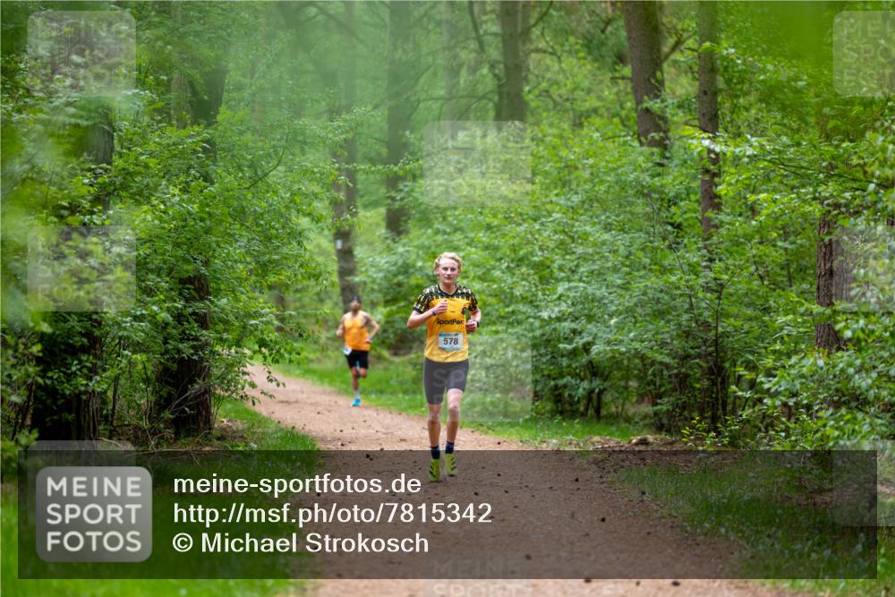 04.05.2025 - 8. Wedeler Halbmarathon Michael Strokosch http://msf.ph/oto/7815342 04.05.2025 10:27:37 Laufen 578 meine-sportfotos.de