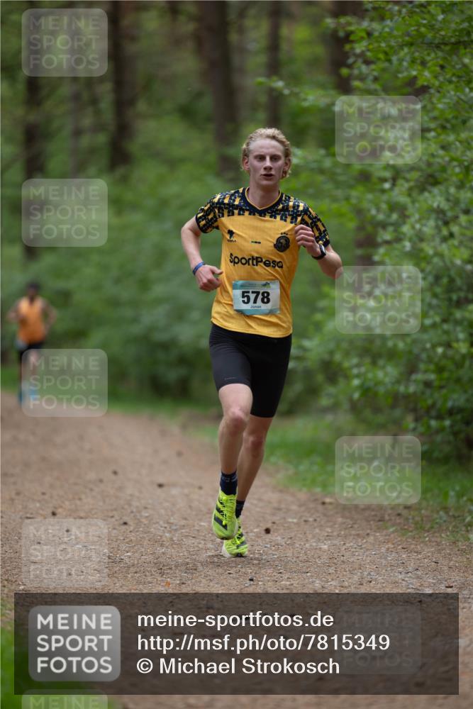 04.05.2025 - 8. Wedeler Halbmarathon Michael Strokosch http://msf.ph/oto/7815349 04.05.2025 10:27:42 Laufen 578 meine-sportfotos.de