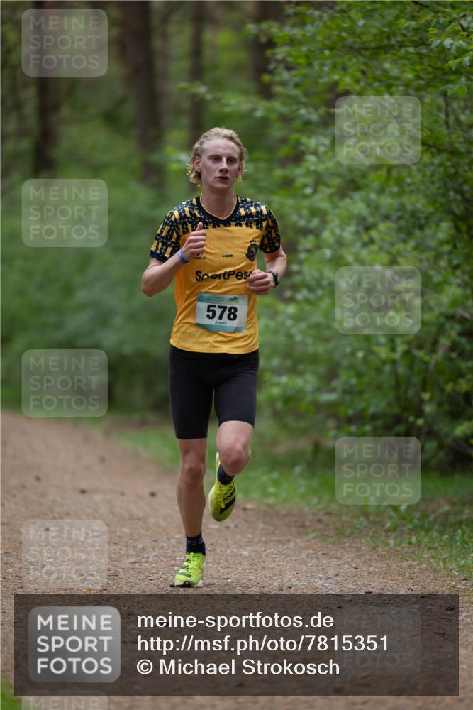 04.05.2025 - 8. Wedeler Halbmarathon Michael Strokosch http://msf.ph/oto/7815351 04.05.2025 10:27:43 Laufen 578 meine-sportfotos.de