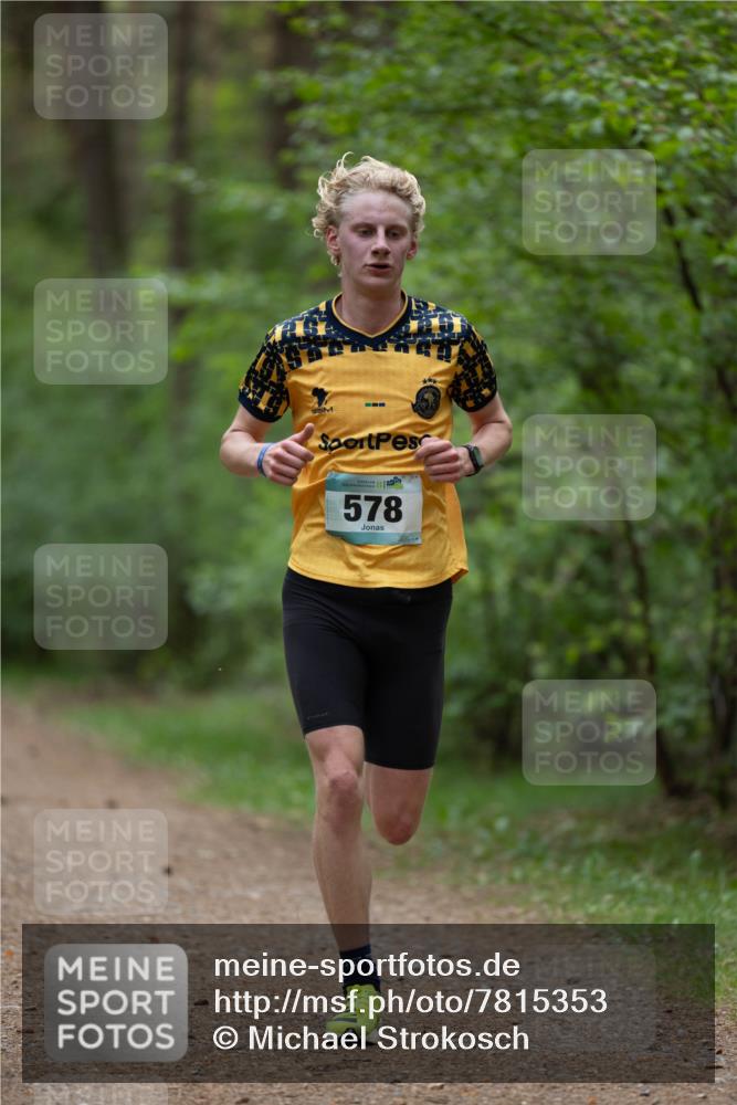 04.05.2025 - 8. Wedeler Halbmarathon Michael Strokosch http://msf.ph/oto/7815353 04.05.2025 10:27:43 Laufen 578 meine-sportfotos.de