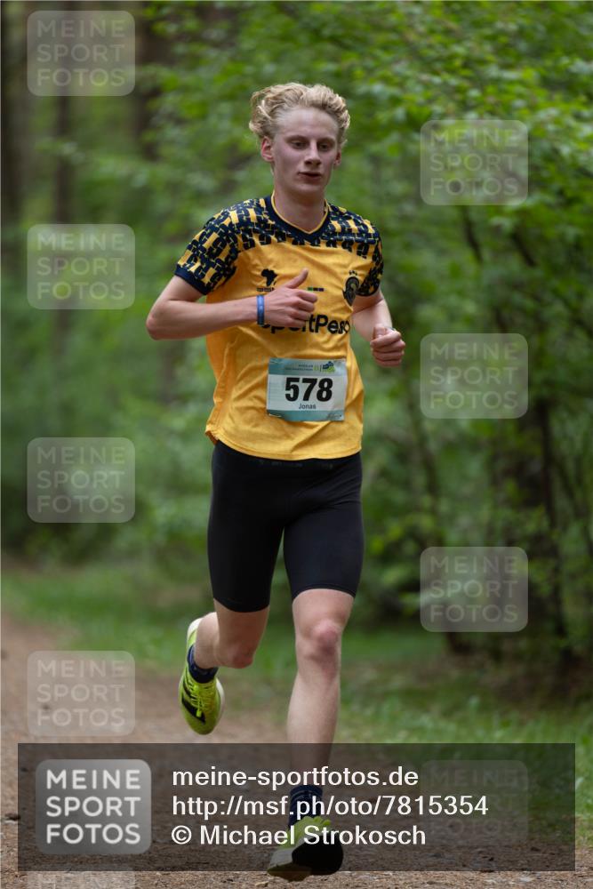 04.05.2025 - 8. Wedeler Halbmarathon Michael Strokosch http://msf.ph/oto/7815354 04.05.2025 10:27:43 Laufen 578 meine-sportfotos.de